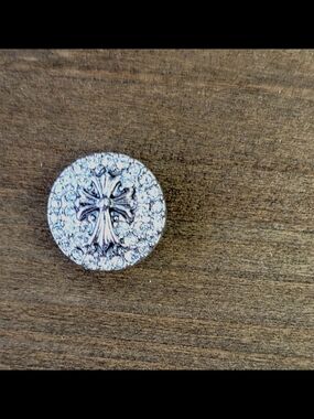 Magnolia & Vine Silver Crystal Cross Accent 18mm Snap